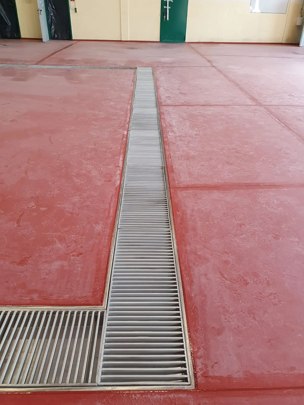 kanał rynnowy przemysłowy z pokrywą drabinową 